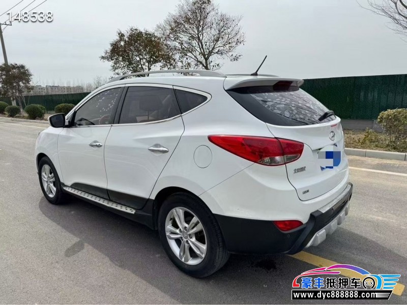 14年现代ix35轿车抵押车出售