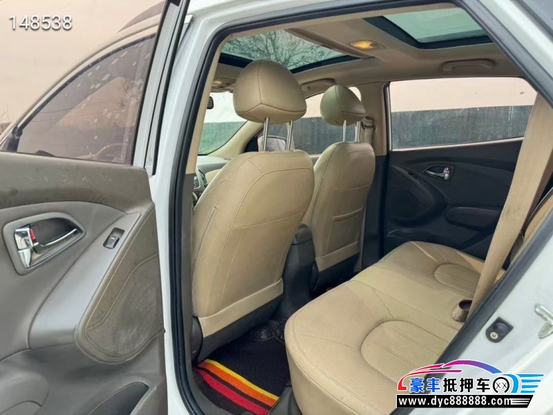 14年现代ix35轿车抵押车出售