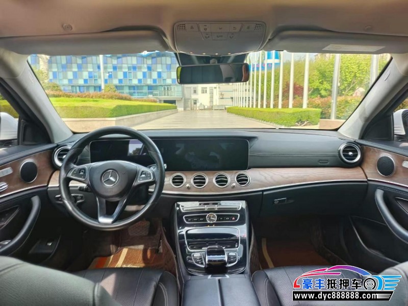 17年奔驰E轿车抵押车出售