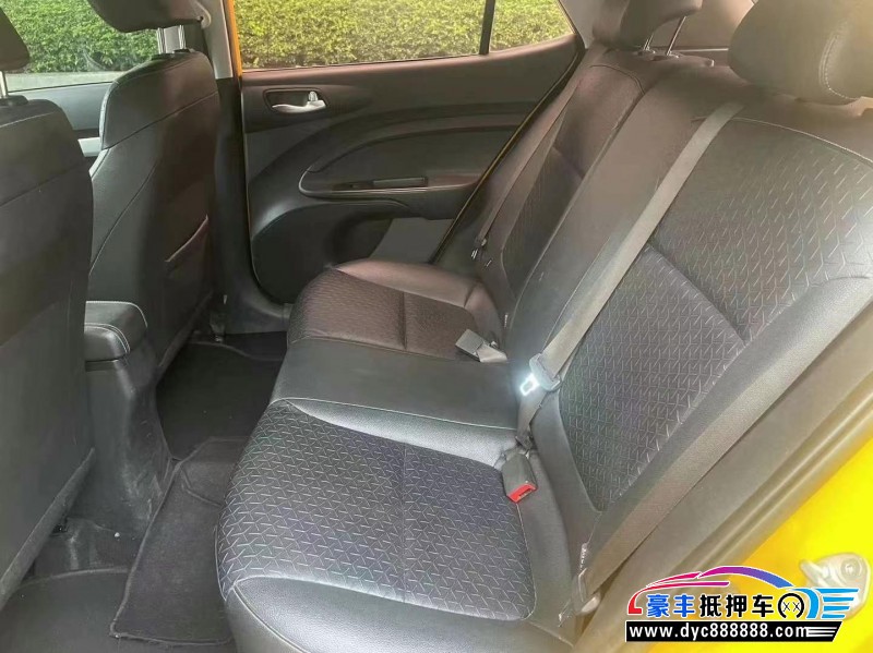 18年起亚KX1轿车抵押车出售