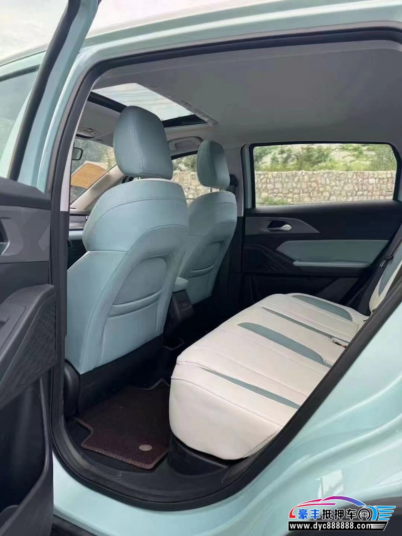 24年吉利几何轿车抵押车出售