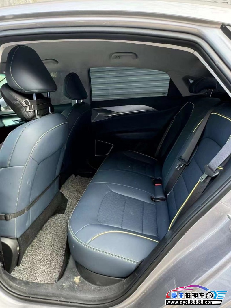 24年吉利几何轿车抵押车出售