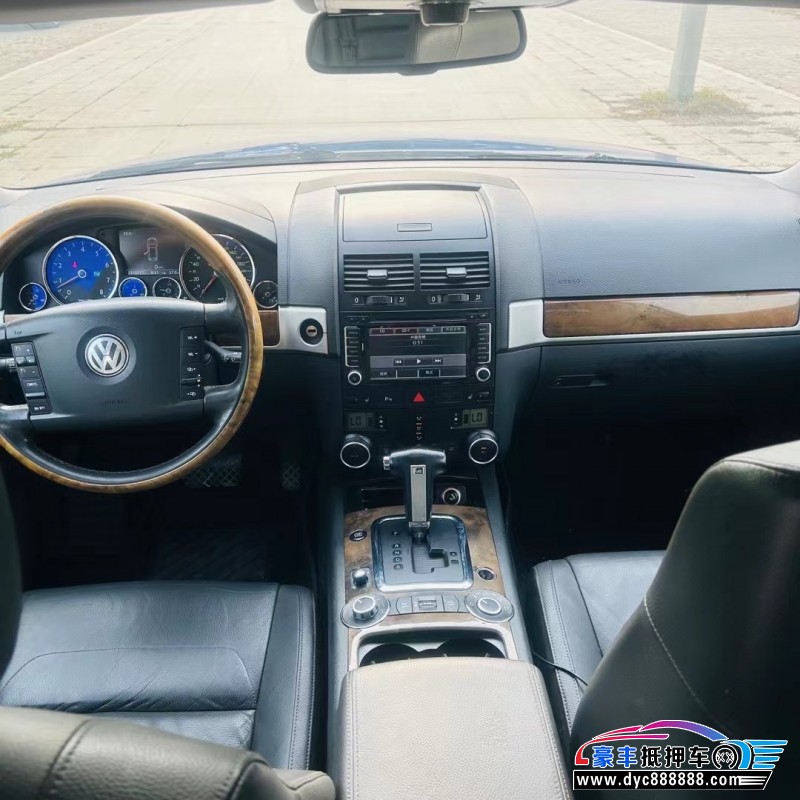 10年大众途锐轿车抵押车出售