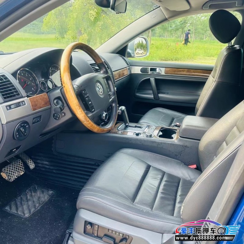 10年大众途锐轿车抵押车出售