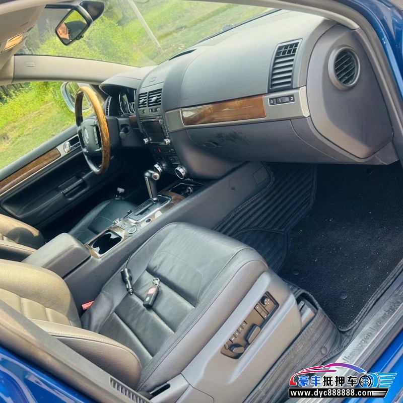 10年大众途锐轿车抵押车出售