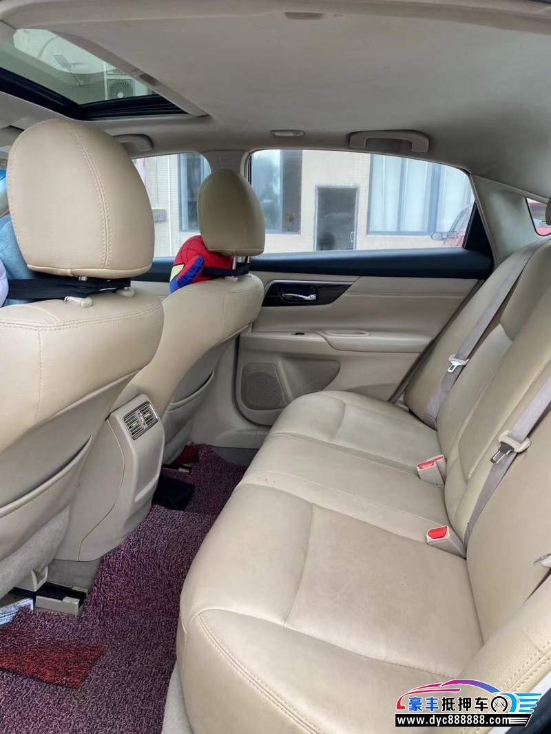 15年日产天籁轿车抵押车出售