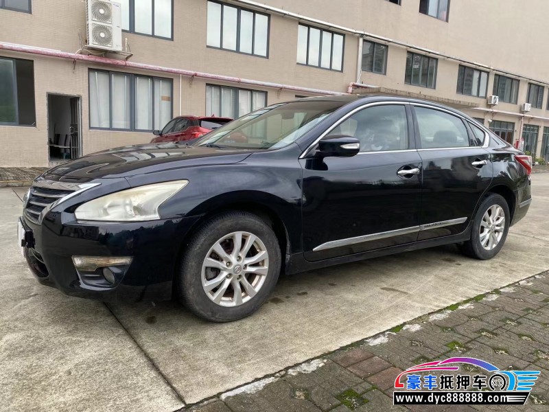 15年日产天籁轿车抵押车出售