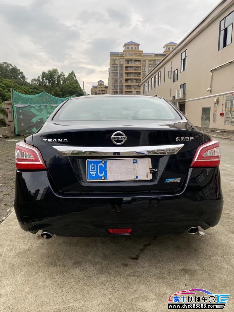 15年日产天籁轿车抵押车出售