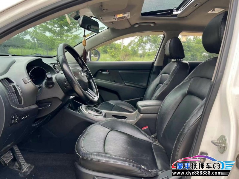 16年起亚智跑轿车抵押车出售