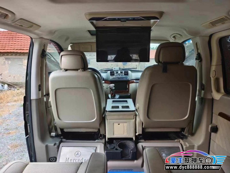 13年奔驰唯雅诺轿车抵押车出售