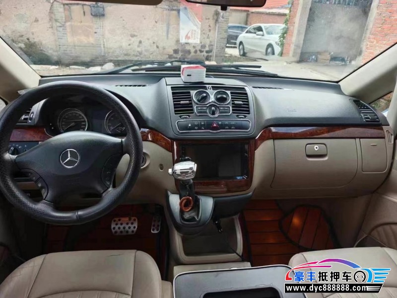 13年奔驰唯雅诺轿车抵押车出售