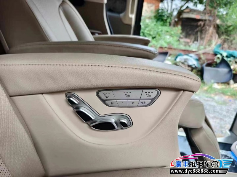 13年奔驰唯雅诺轿车抵押车出售