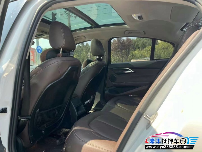 20年宝马1系轿车抵押车出售