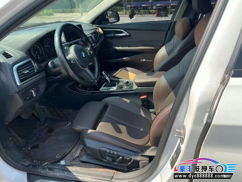 20年宝马1系轿车抵押车出售