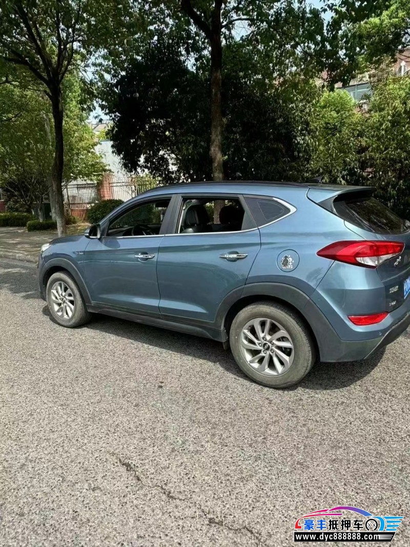 17年现代途胜轿车抵押车出售