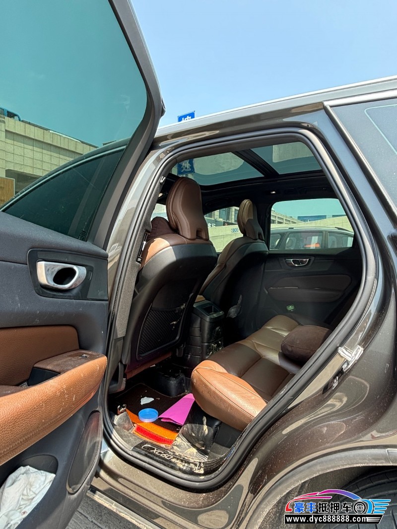 22年沃尔沃XC60SUV抵押车出售