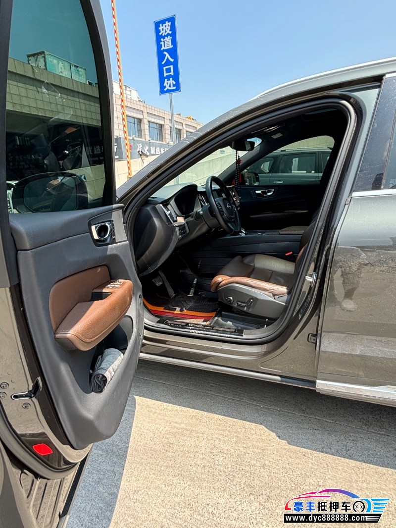 22年沃尔沃XC60SUV抵押车出售