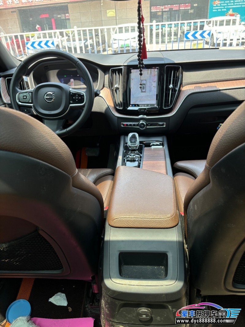 22年沃尔沃XC60SUV抵押车出售