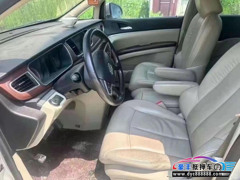 15年别克GL8轿车抵押车出售