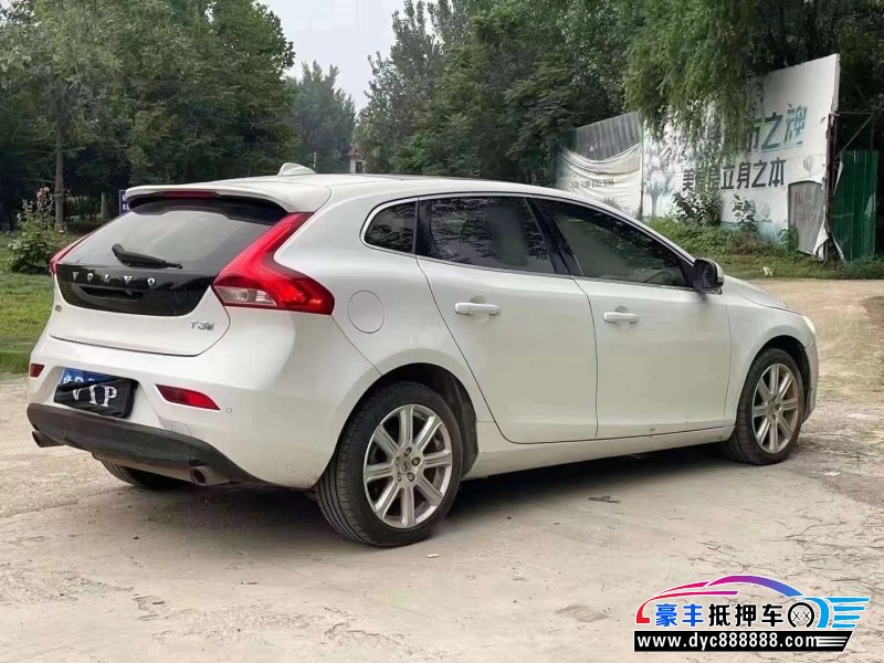 18年沃尔沃V40轿车抵押车出售