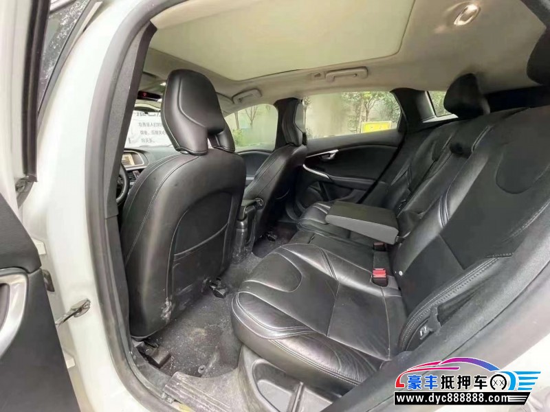 18年沃尔沃V40轿车抵押车出售