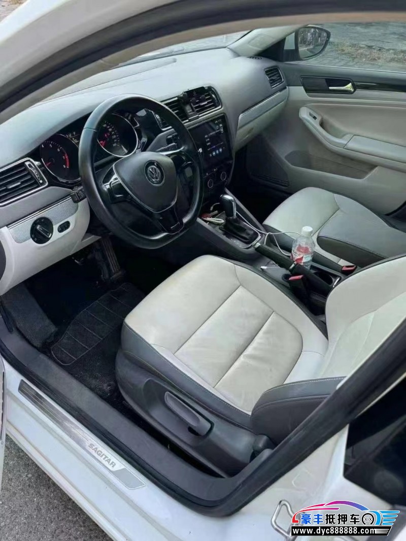 16年大众速腾轿车抵押车出售