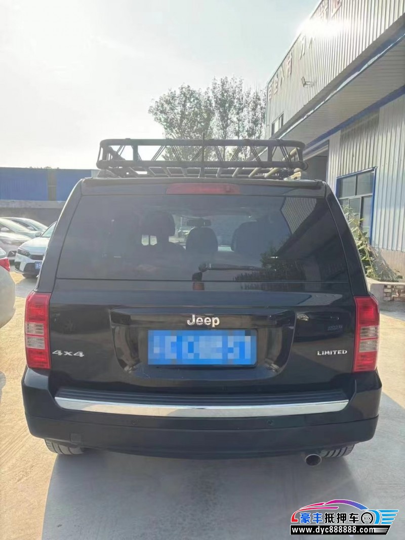 15年Jeep自由客轿车抵押车出售