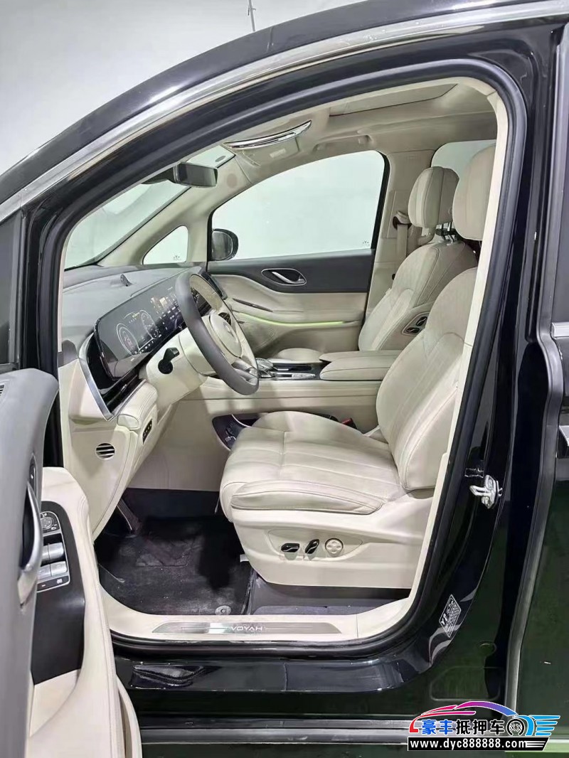 24年岚图梦想家轿车抵押车出售