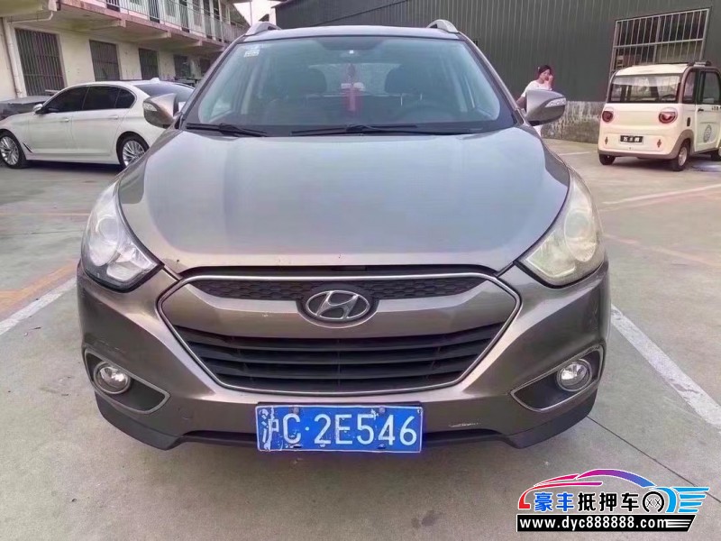 13年现代ix35轿车抵押车出售