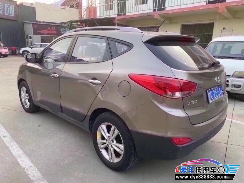 13年现代ix35轿车抵押车出售