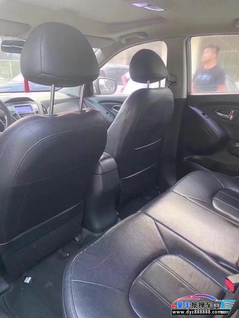 13年现代ix35轿车抵押车出售