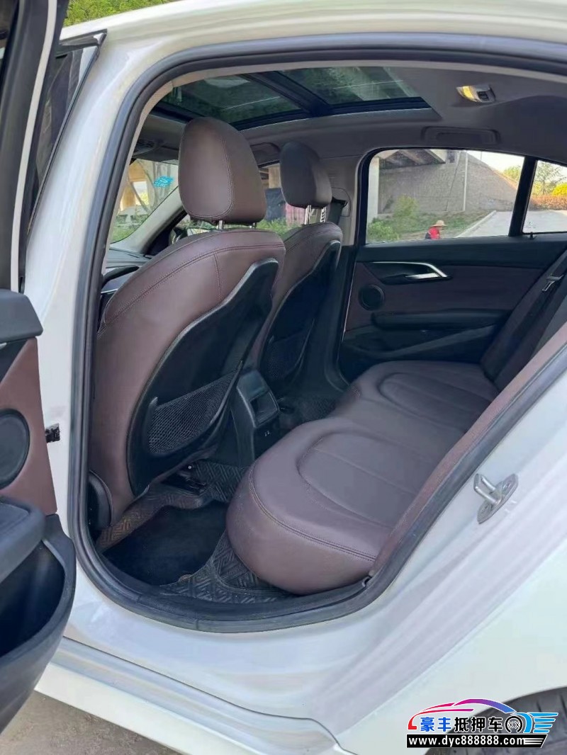 20年宝马1系轿车抵押车出售