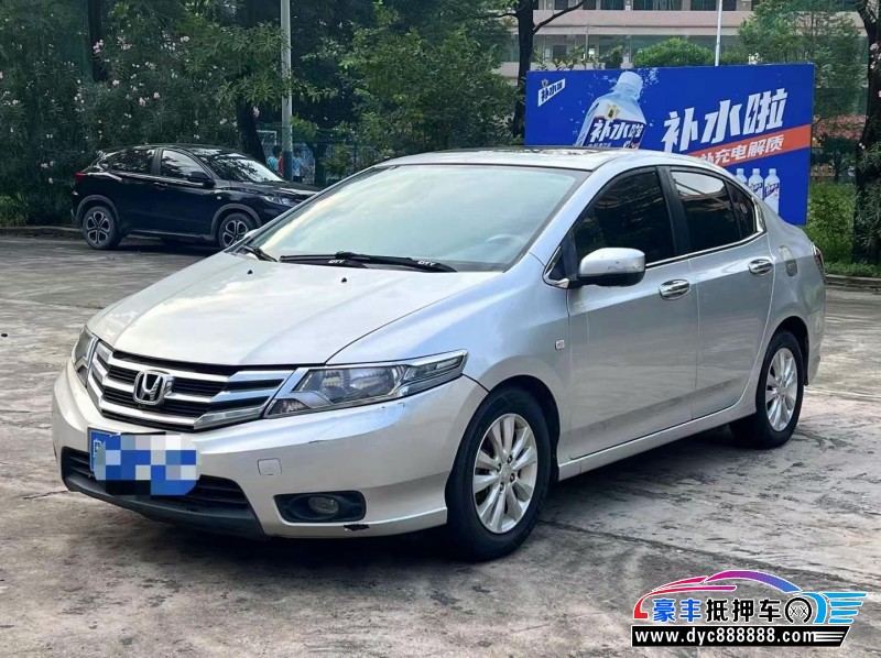 13年本田锋范轿车抵押车出售