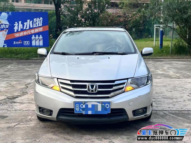 13年本田锋范轿车抵押车出售