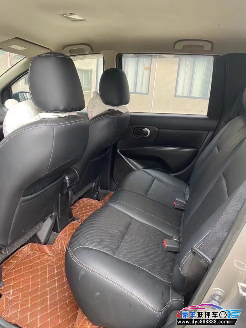 15年日产骊威轿车抵押车出售