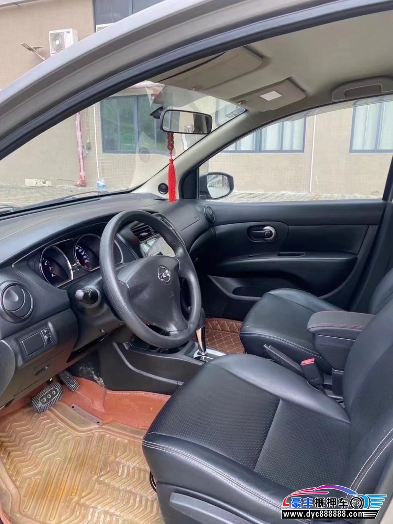 15年日产骊威轿车抵押车出售