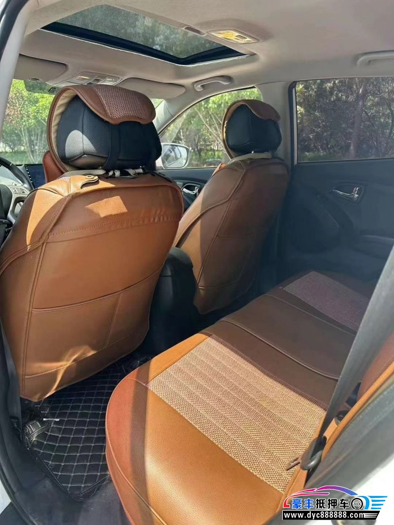 16年现代ix35轿车抵押车出售