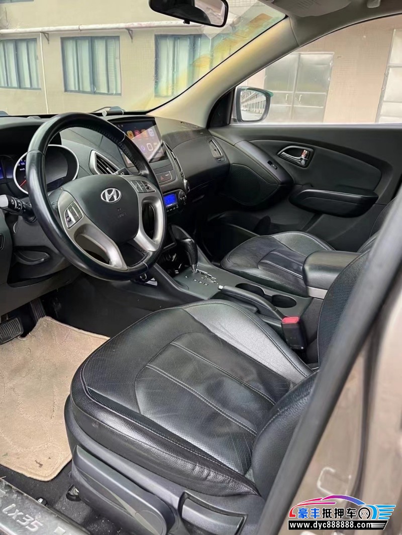 13年现代ix35轿车抵押车出售