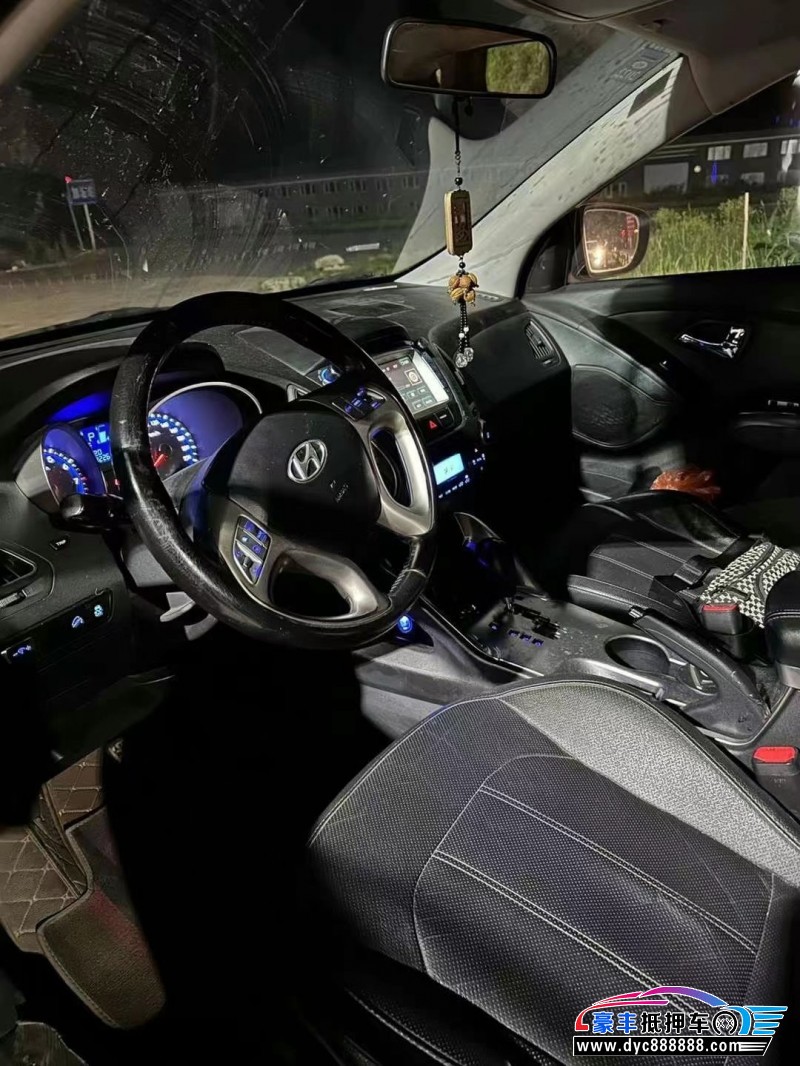 14年现代ix35轿车抵押车出售