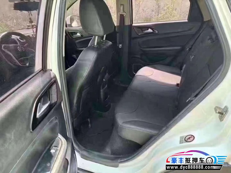 16年中华V3轿车抵押车出售