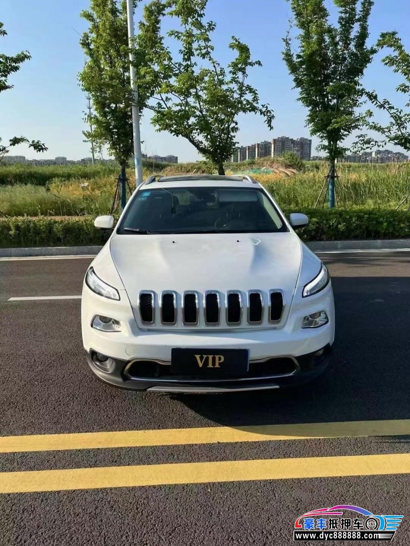 抵押车出售18年Jeep自由光轿车