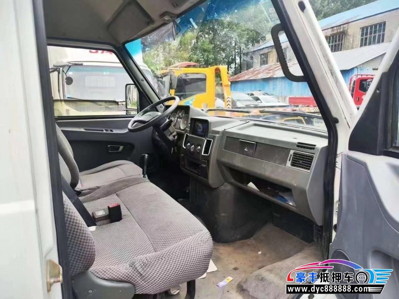 16年依维柯Daily轿车抵押车出售