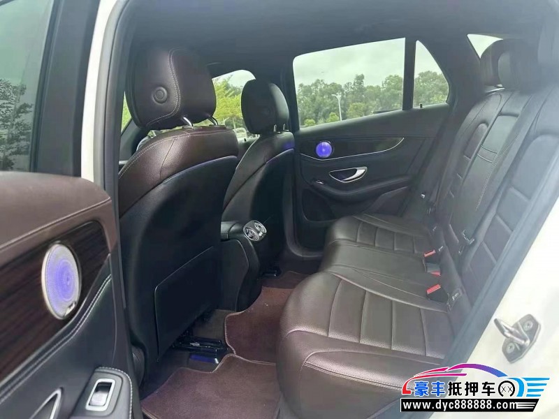 17年奔驰GLC轿车抵押车出售