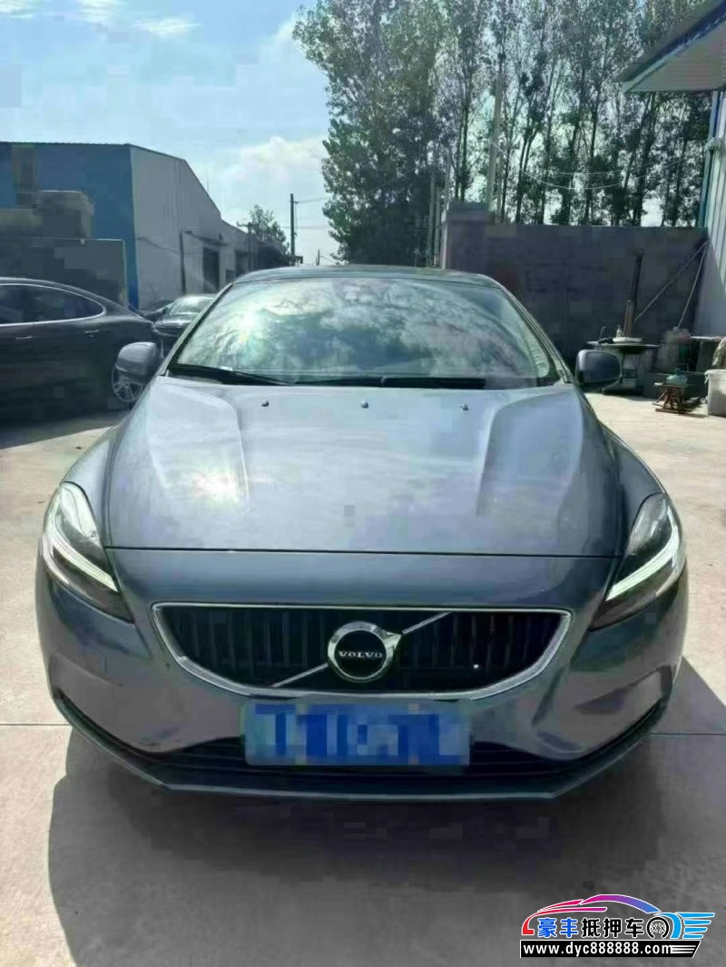 17年沃尔沃V40轿车抵押车出售
