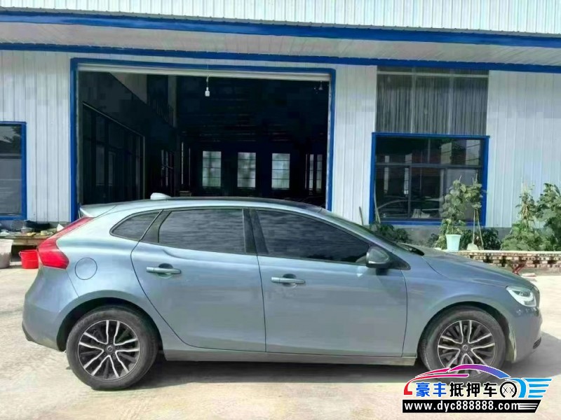 17年沃尔沃V40轿车抵押车出售