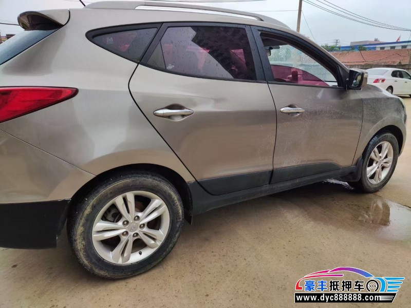 13年现代ix35轿车抵押车出售