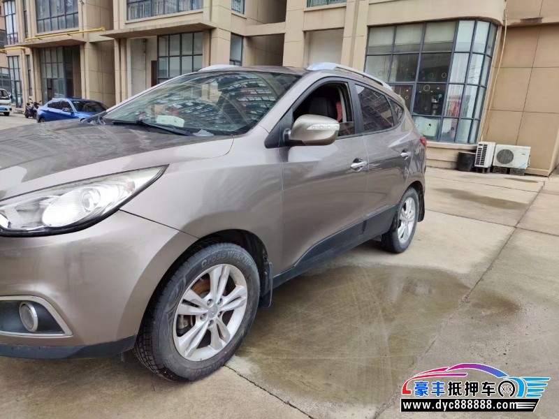 13年现代ix35轿车抵押车出售