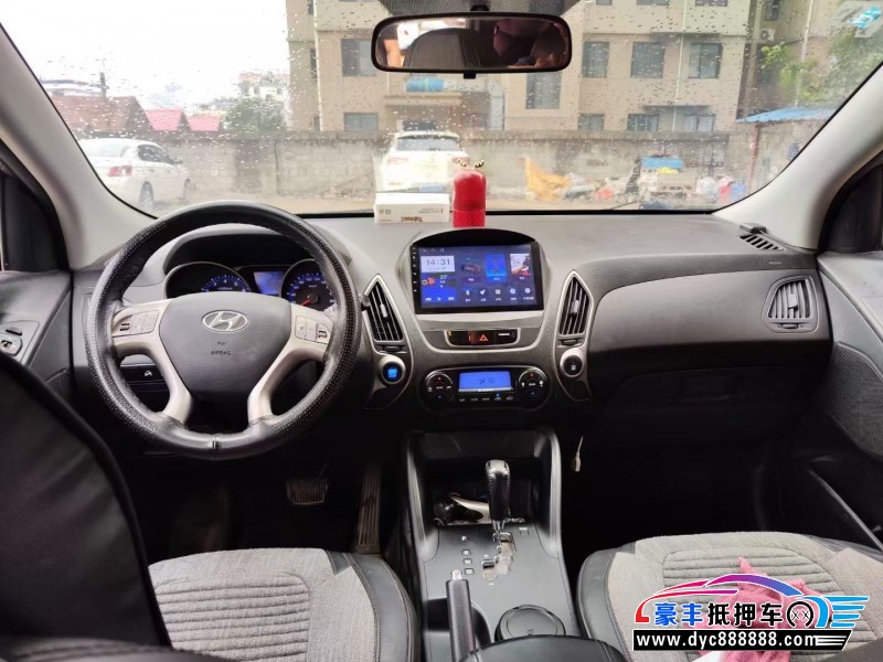 13年现代ix35轿车抵押车出售