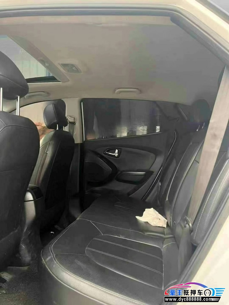 16年现代ix35轿车抵押车出售