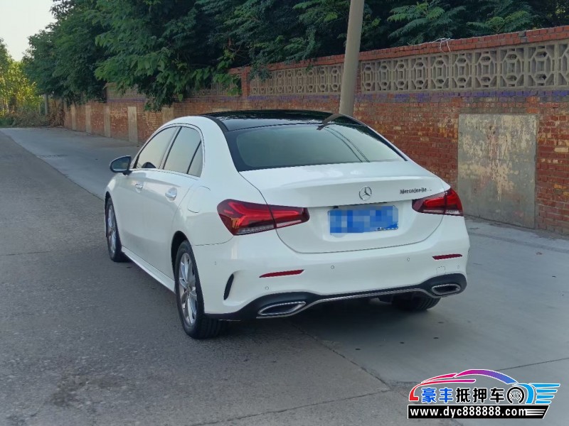20年奔驰A轿车抵押车出售